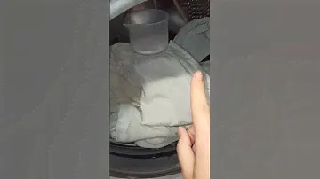 ВСЕГО ДВЕ ЛОЖКИ ПРЯМО В СТИРАЛКУ #совет Вещи Станут Белее Снега 👍