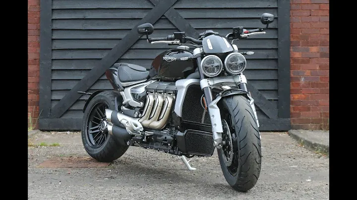 2023 Triumph Rocket 3 R in Sapphire Black