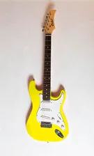Электрогитара ROCKET ST-01 YW 39" Stratocaster шнур Jack-Jack ключ для настройки в комплекте, желтого цвета