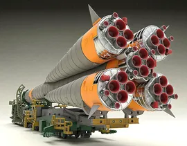 1/150 Plastic Model Soyuz Rocket & Transport Train